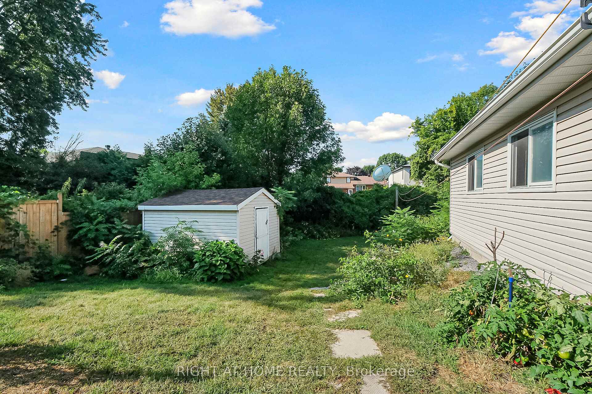 Photo 6 of 205 Withrow Avenue, Ottawa, Meadowlands/St. Claire Gardens — HOMEH
