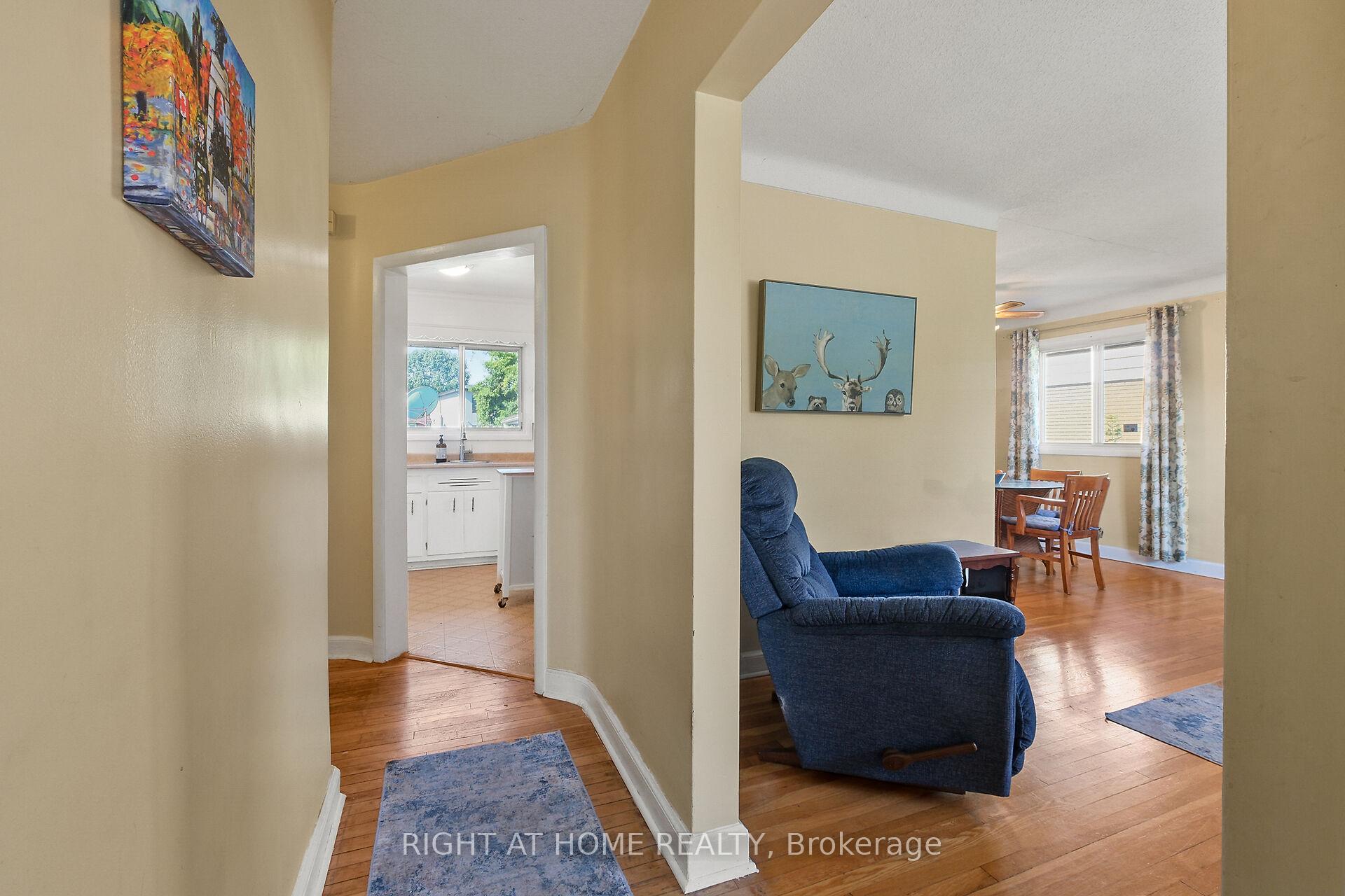 Photo 9 of 205 Withrow Avenue, Ottawa, Meadowlands/St. Claire Gardens — HOMEH