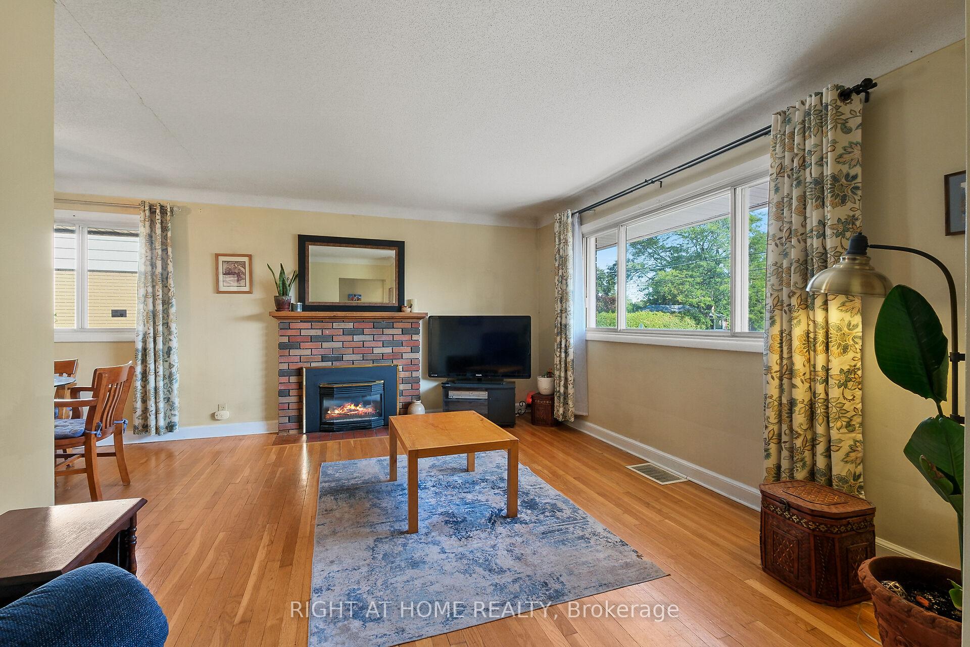 Photo 11 of 205 Withrow Avenue, Ottawa, Meadowlands/St. Claire Gardens — HOMEH