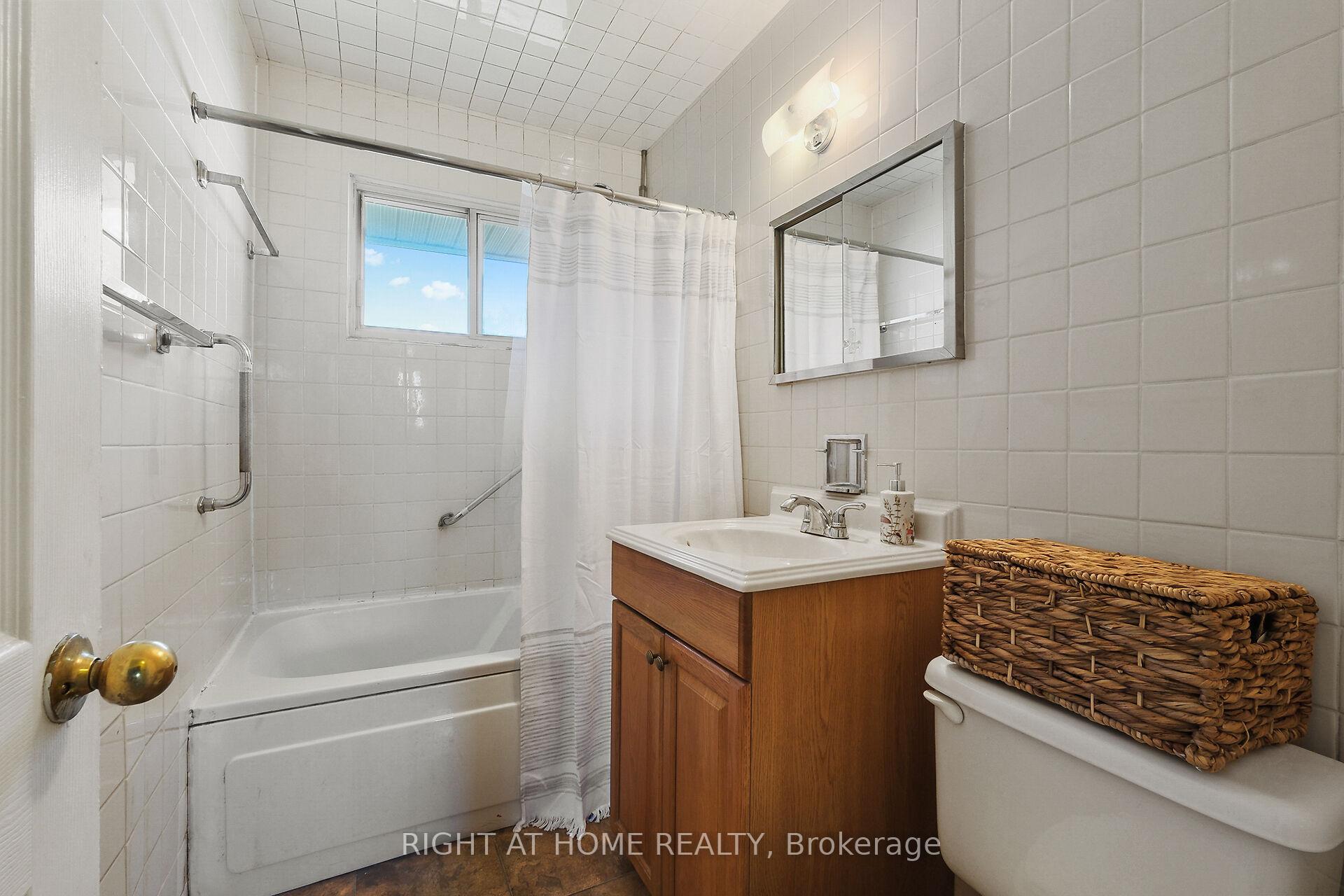 Photo 32 of 205 Withrow Avenue, Ottawa, Meadowlands/St. Claire Gardens — HOMEH
