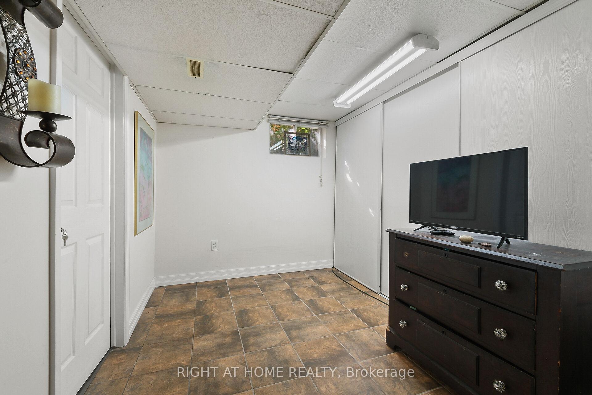 Photo 36 of 205 Withrow Avenue, Ottawa, Meadowlands/St. Claire Gardens — HOMEH