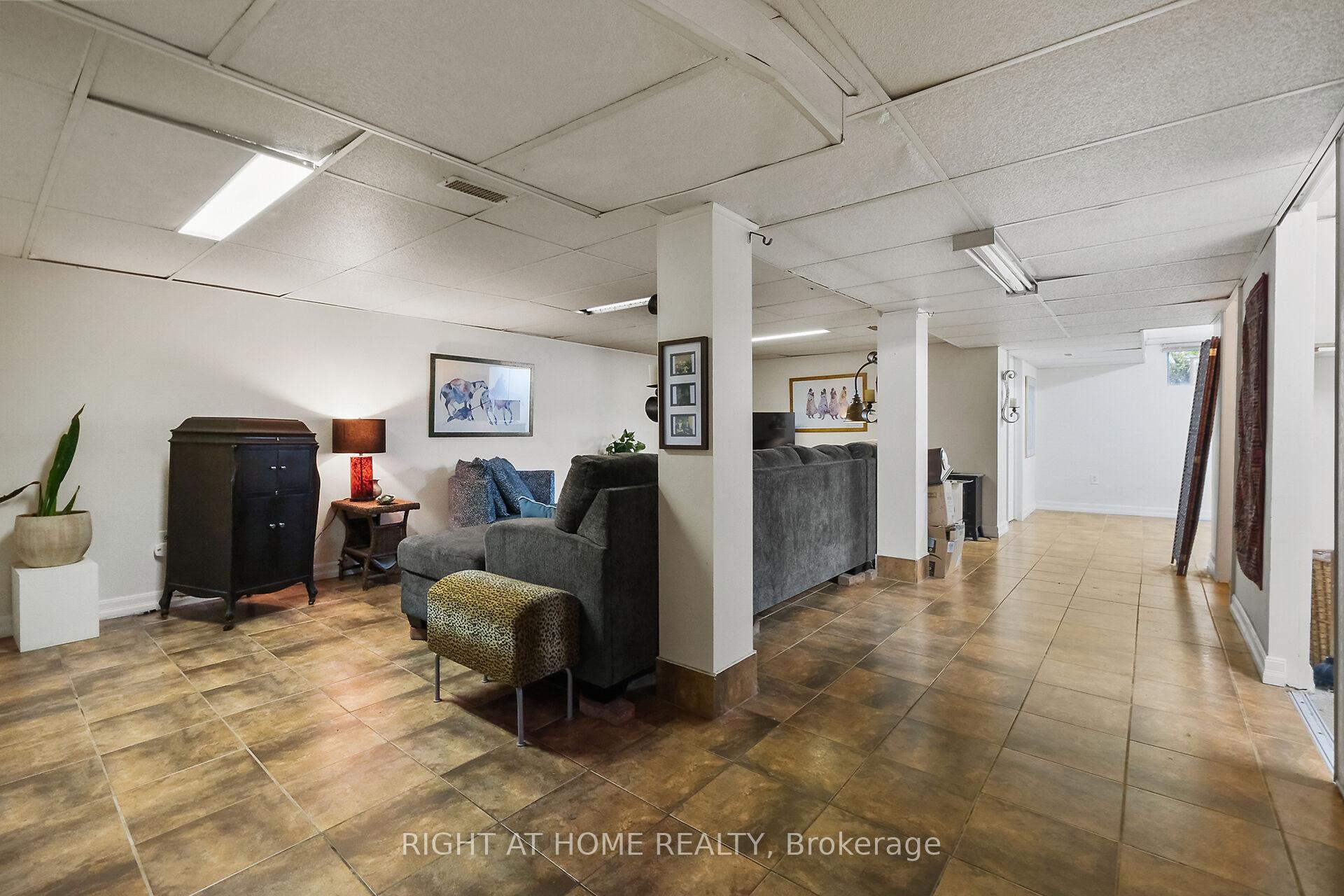 Photo 37 of 205 Withrow Avenue, Ottawa, Meadowlands/St. Claire Gardens — HOMEH
