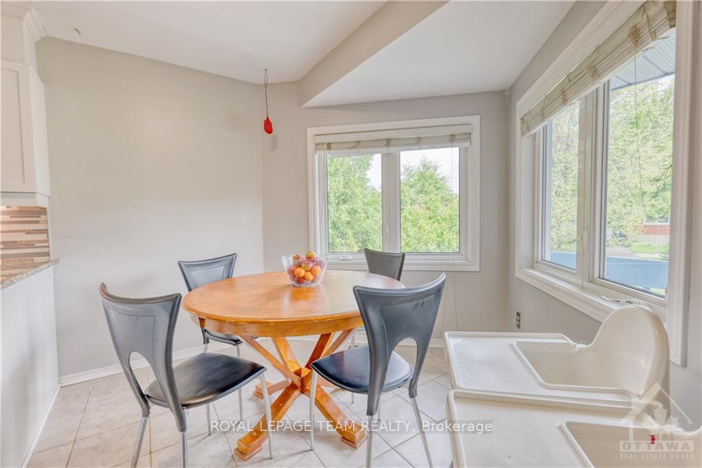 Photo 3 of 880 Riddell Avenue N, Ottawa, McKellar Heights/Glabar Park — HOMEH