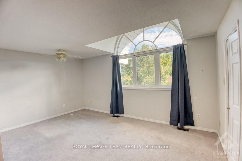 Photo 14 of 880 Riddell Avenue N, Ottawa, McKellar Heights/Glabar Park — HOMEH