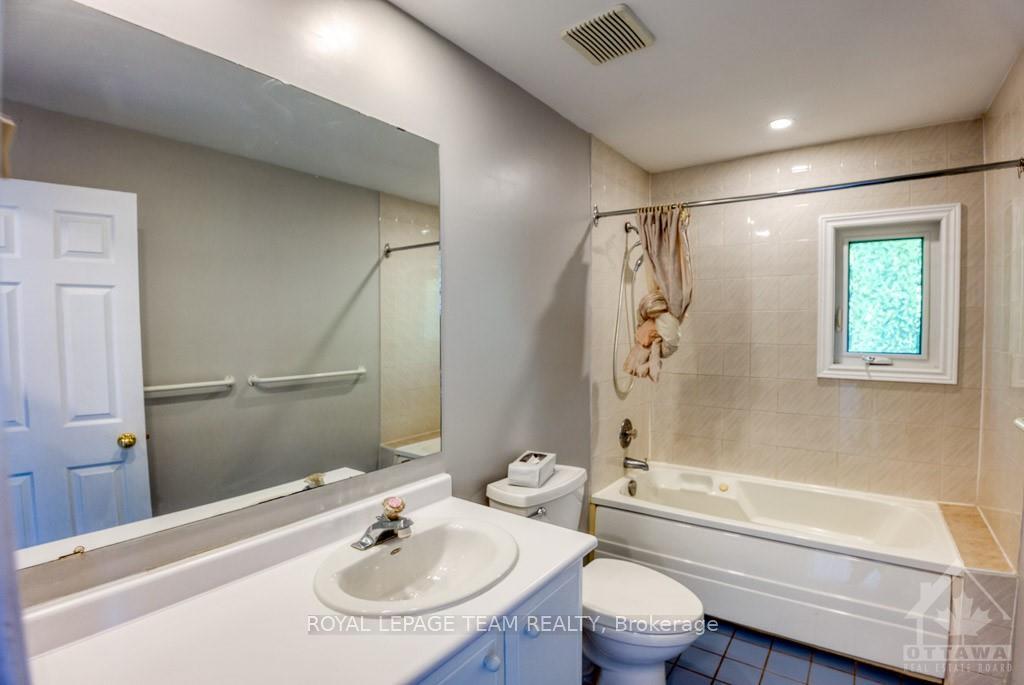 Photo 15 of 880 Riddell Avenue N, Ottawa, McKellar Heights/Glabar Park — HOMEH