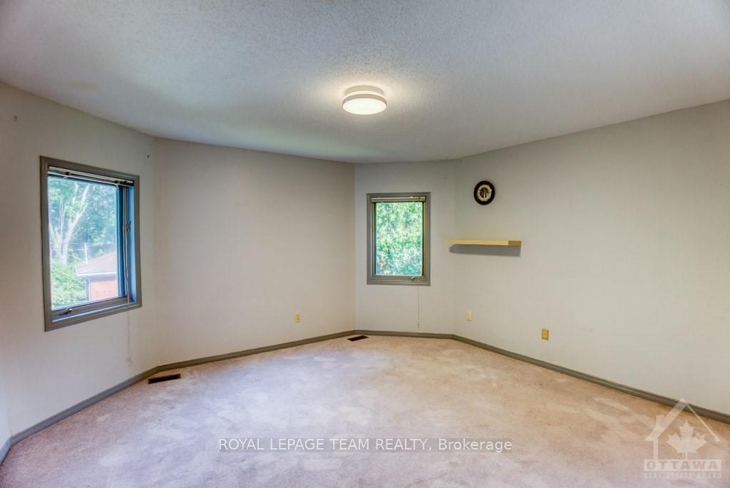 Photo 16 of 880 Riddell Avenue N, Ottawa, McKellar Heights/Glabar Park — HOMEH