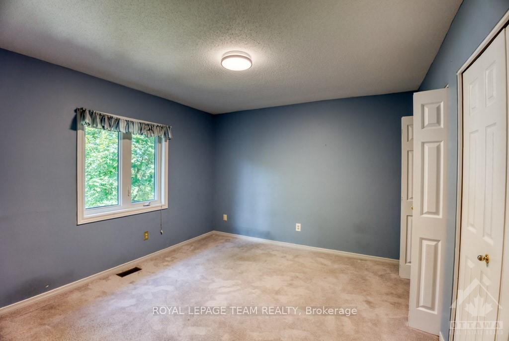 Photo 17 of 880 Riddell Avenue N, Ottawa, McKellar Heights/Glabar Park — HOMEH