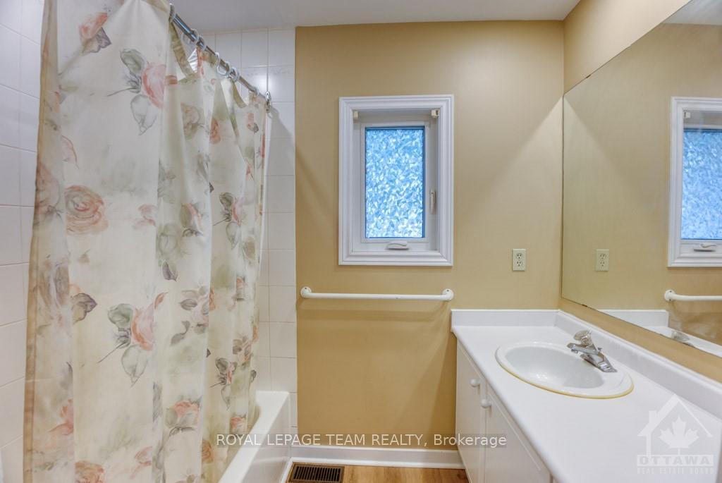 Photo 18 of 880 Riddell Avenue N, Ottawa, McKellar Heights/Glabar Park — HOMEH