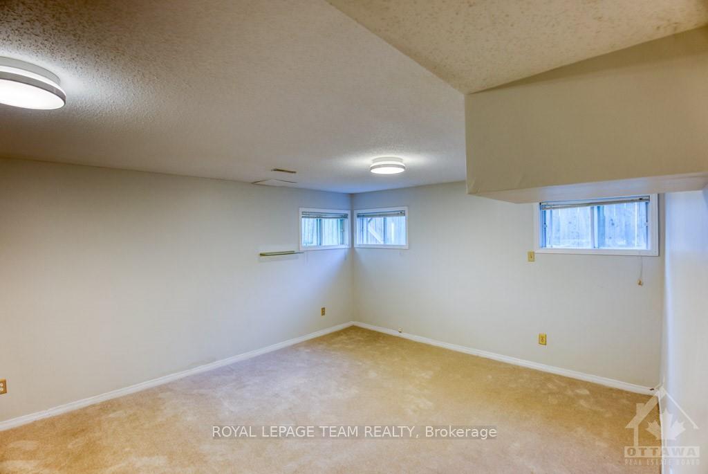 Photo 20 of 880 Riddell Avenue N, Ottawa, McKellar Heights/Glabar Park — HOMEH