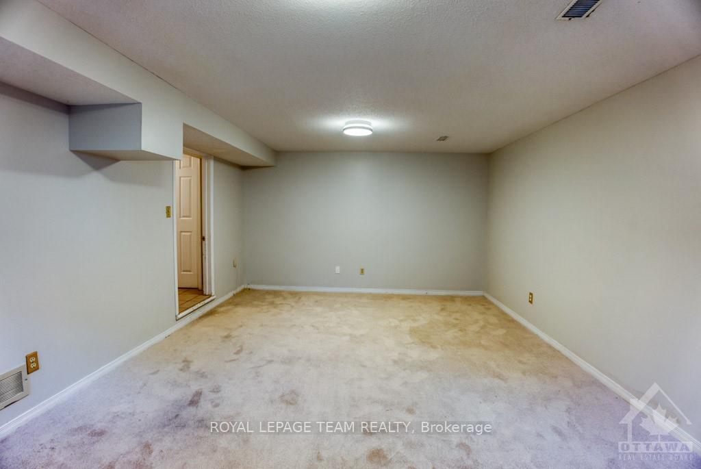 Photo 21 of 880 Riddell Avenue N, Ottawa, McKellar Heights/Glabar Park — HOMEH