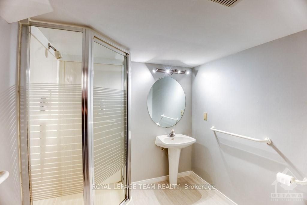 Photo 22 of 880 Riddell Avenue N, Ottawa, McKellar Heights/Glabar Park — HOMEH