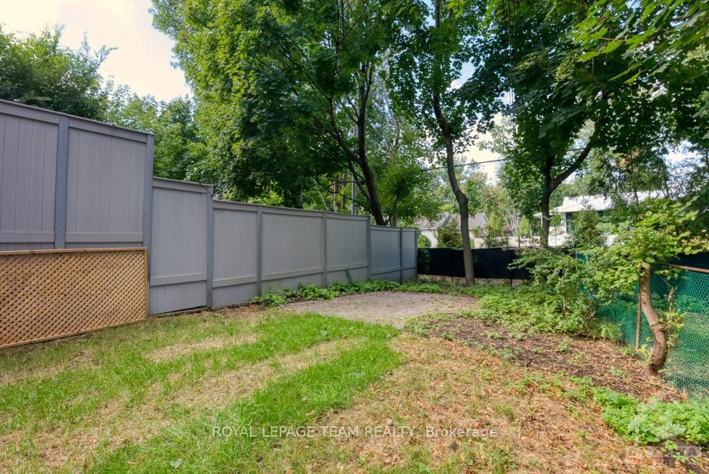 Photo 24 of 880 Riddell Avenue N, Ottawa, McKellar Heights/Glabar Park — HOMEH