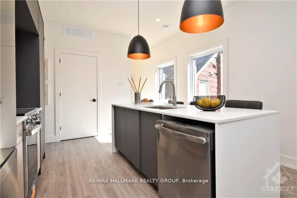 Photo 6 of Unit 2, 368 Chapel Street, Ottawa, Sandy Hill — HOMEH