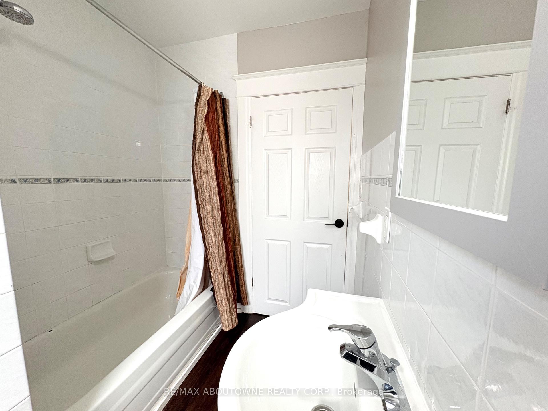Photo 13 of Unit Unit 2, 19 Proctor Boulevard, Hamilton, Gibson — HOMEH