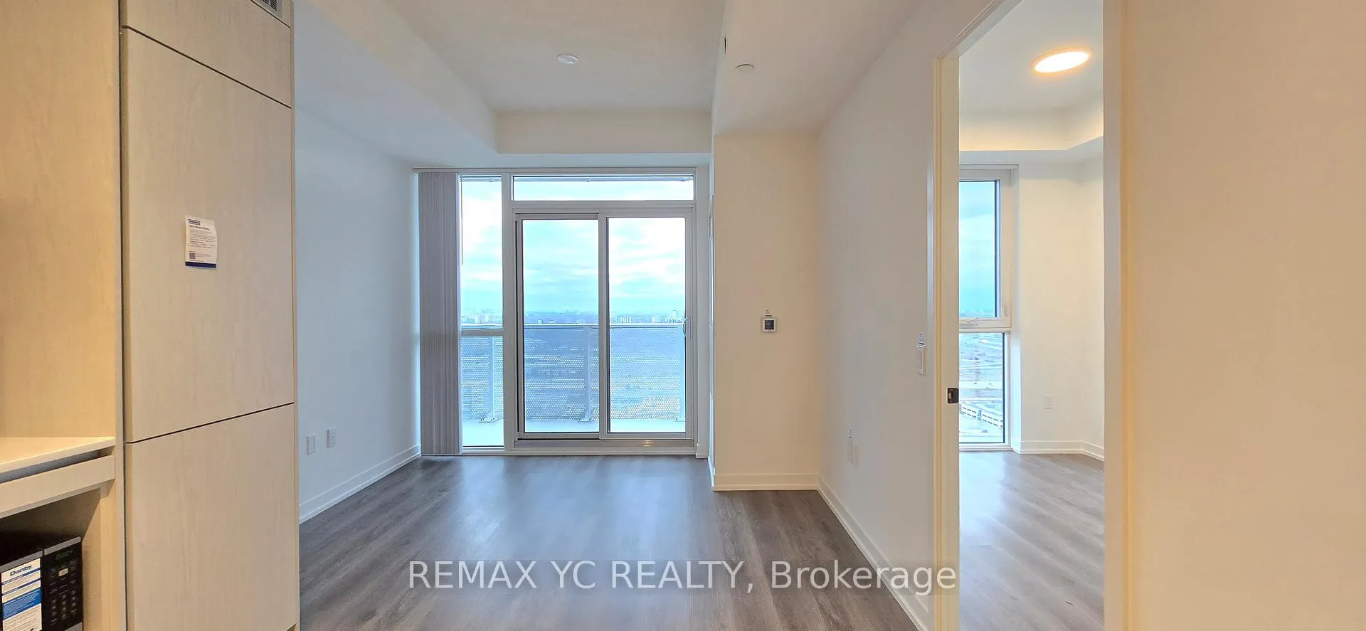 Photo 1 of Unit 3912, 28 Interchange Way, Vaughan, Vaughan Corporate Centre — HOMEH