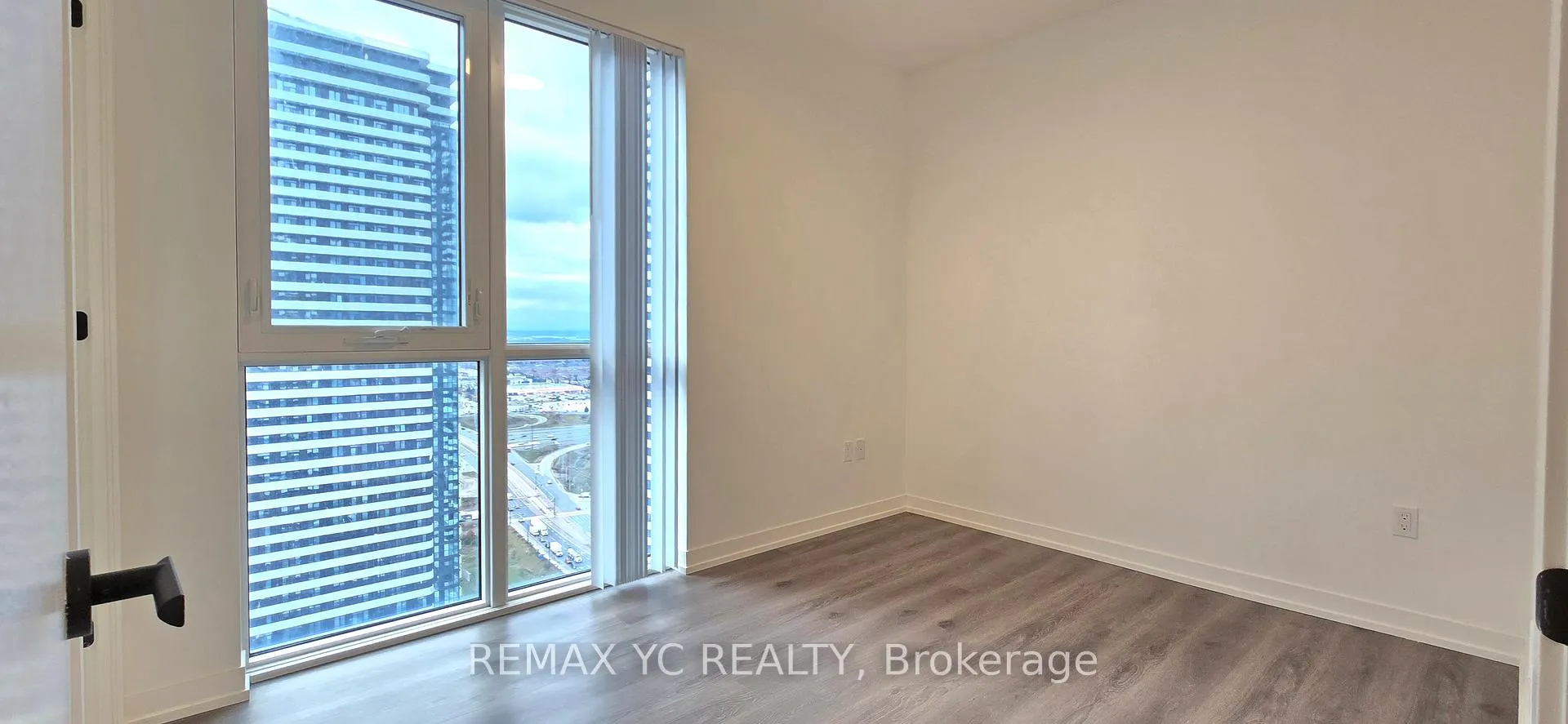Photo 7 of Unit 3912, 28 Interchange Way, Vaughan, Vaughan Corporate Centre — HOMEH