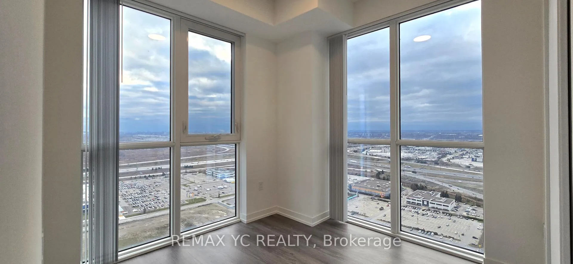 Photo 10 of Unit 3912, 28 Interchange Way, Vaughan, Vaughan Corporate Centre — HOMEH