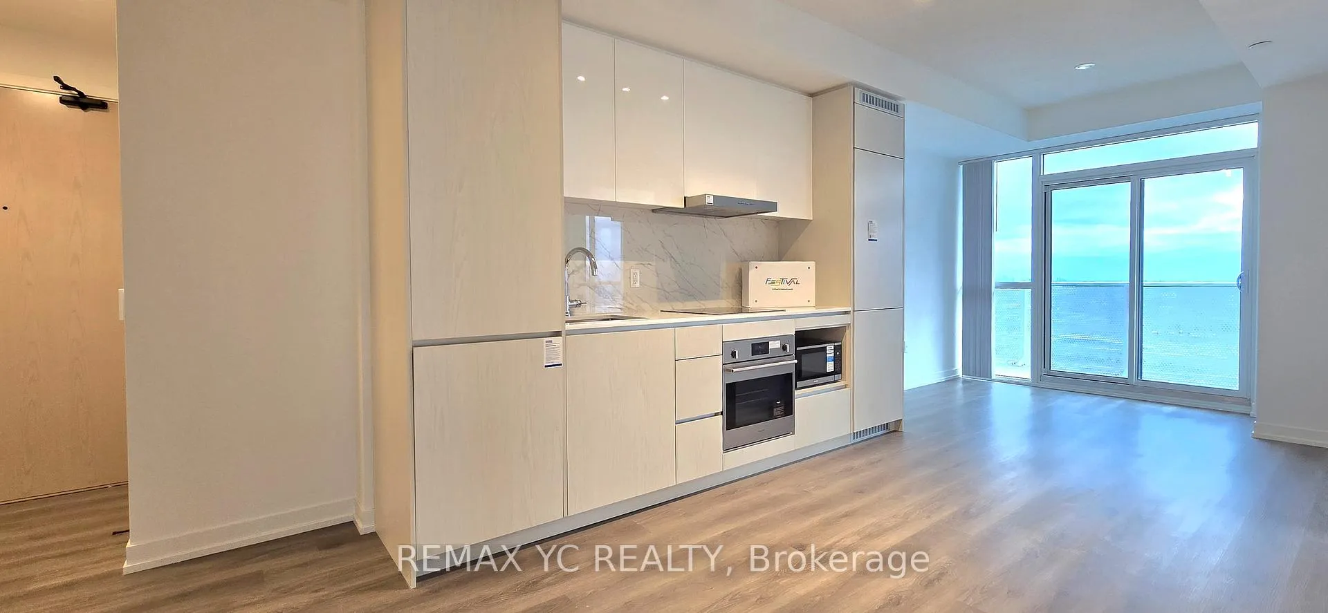 Photo 15 of Unit 3912, 28 Interchange Way, Vaughan, Vaughan Corporate Centre — HOMEH
