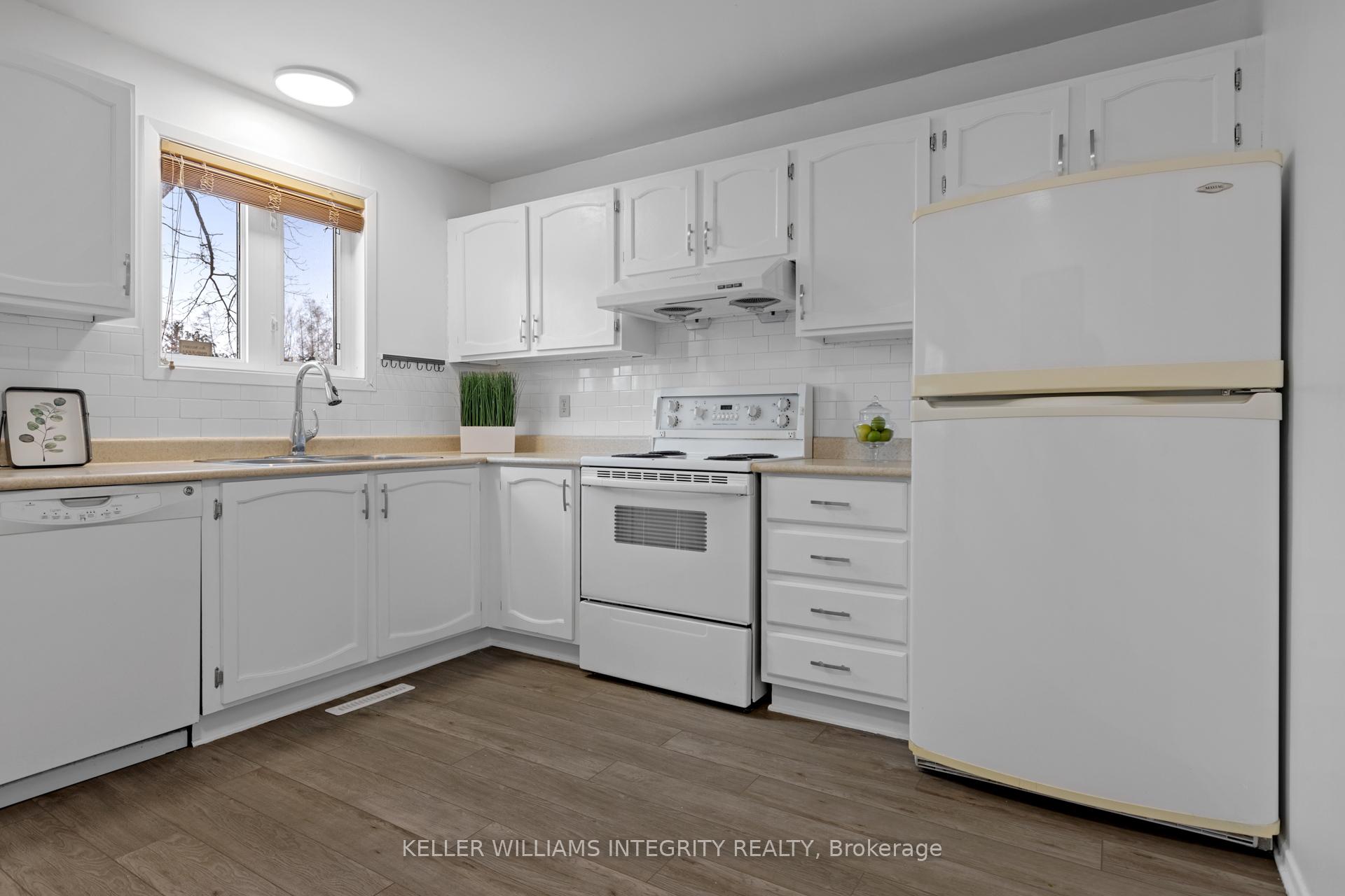 Photo 10 of 20 Gillespie Crescent, Ottawa, Hunt Club Woods — HOMEH