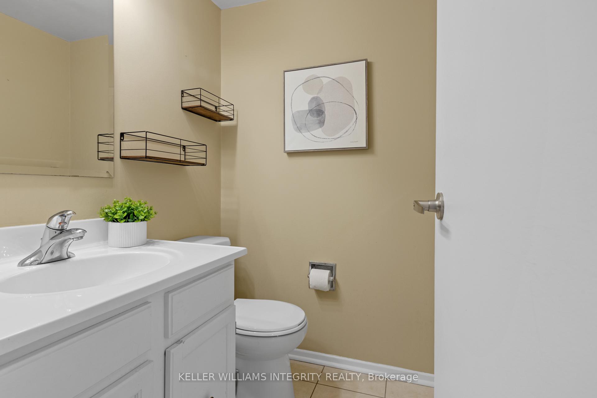 Photo 15 of 20 Gillespie Crescent, Ottawa, Hunt Club Woods — HOMEH
