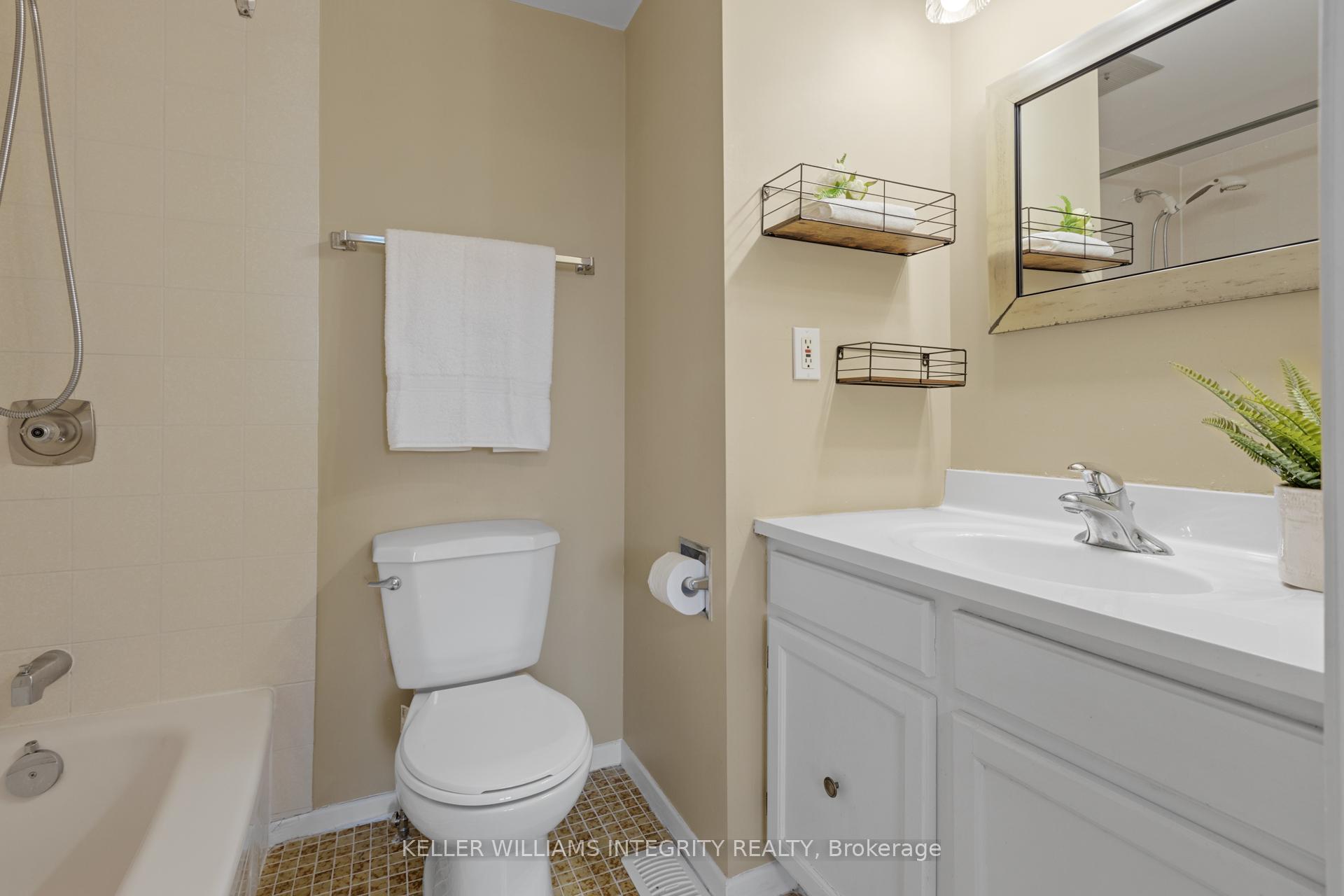 Photo 21 of 20 Gillespie Crescent, Ottawa, Hunt Club Woods — HOMEH