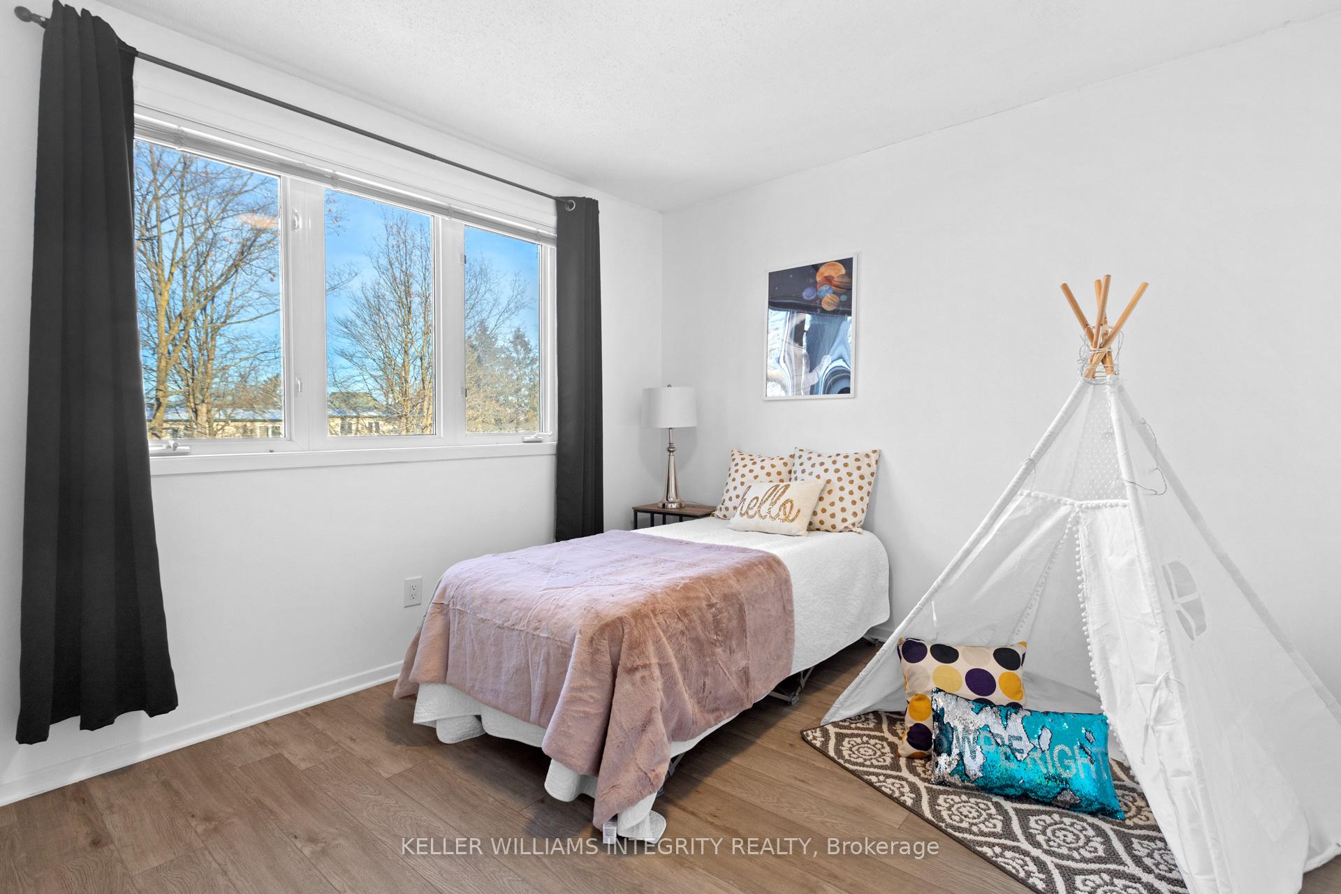 Photo 23 of 20 Gillespie Crescent, Ottawa, Hunt Club Woods — HOMEH