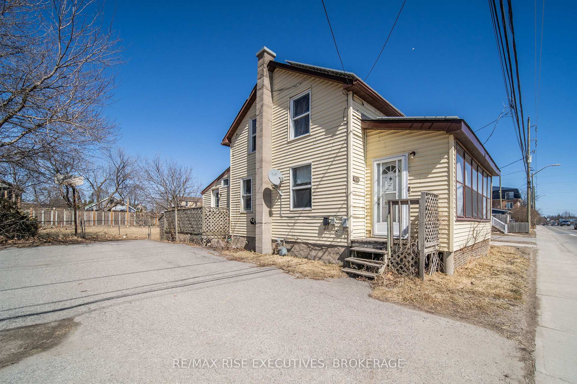 Photo 3 of 789 King Street W, Kingston, Central City West — HOMEH