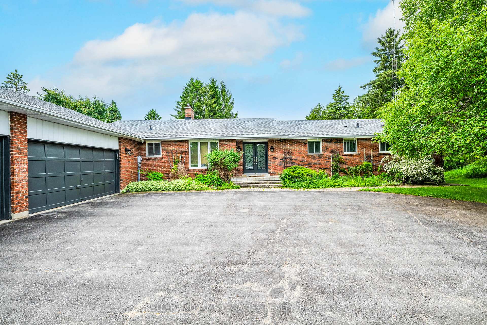 Photo 2 of 17190 Jane Street, King, Rural King — HOMEH