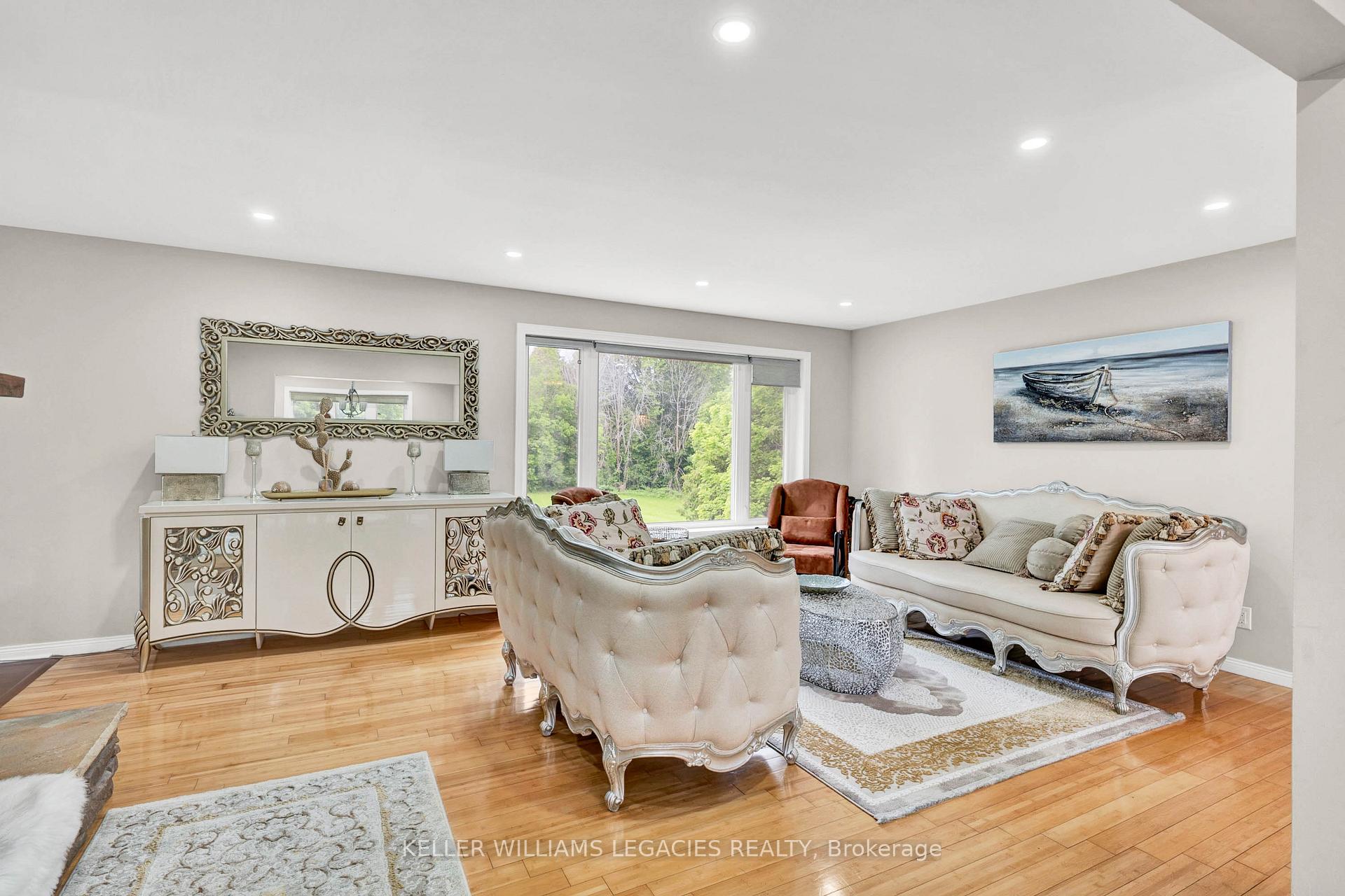Photo 4 of 17190 Jane Street, King, Rural King — HOMEH
