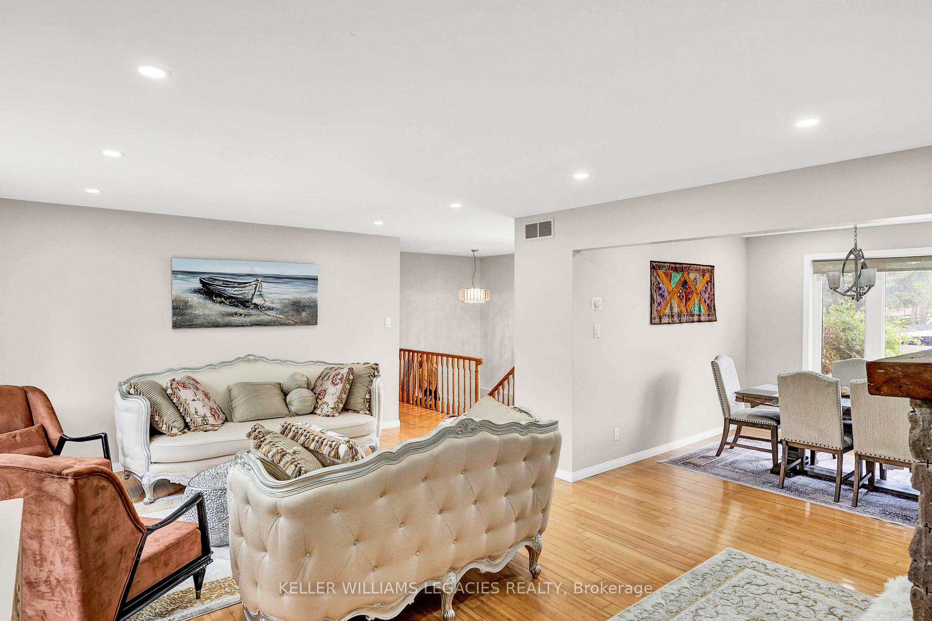 Photo 5 of 17190 Jane Street, King, Rural King — HOMEH