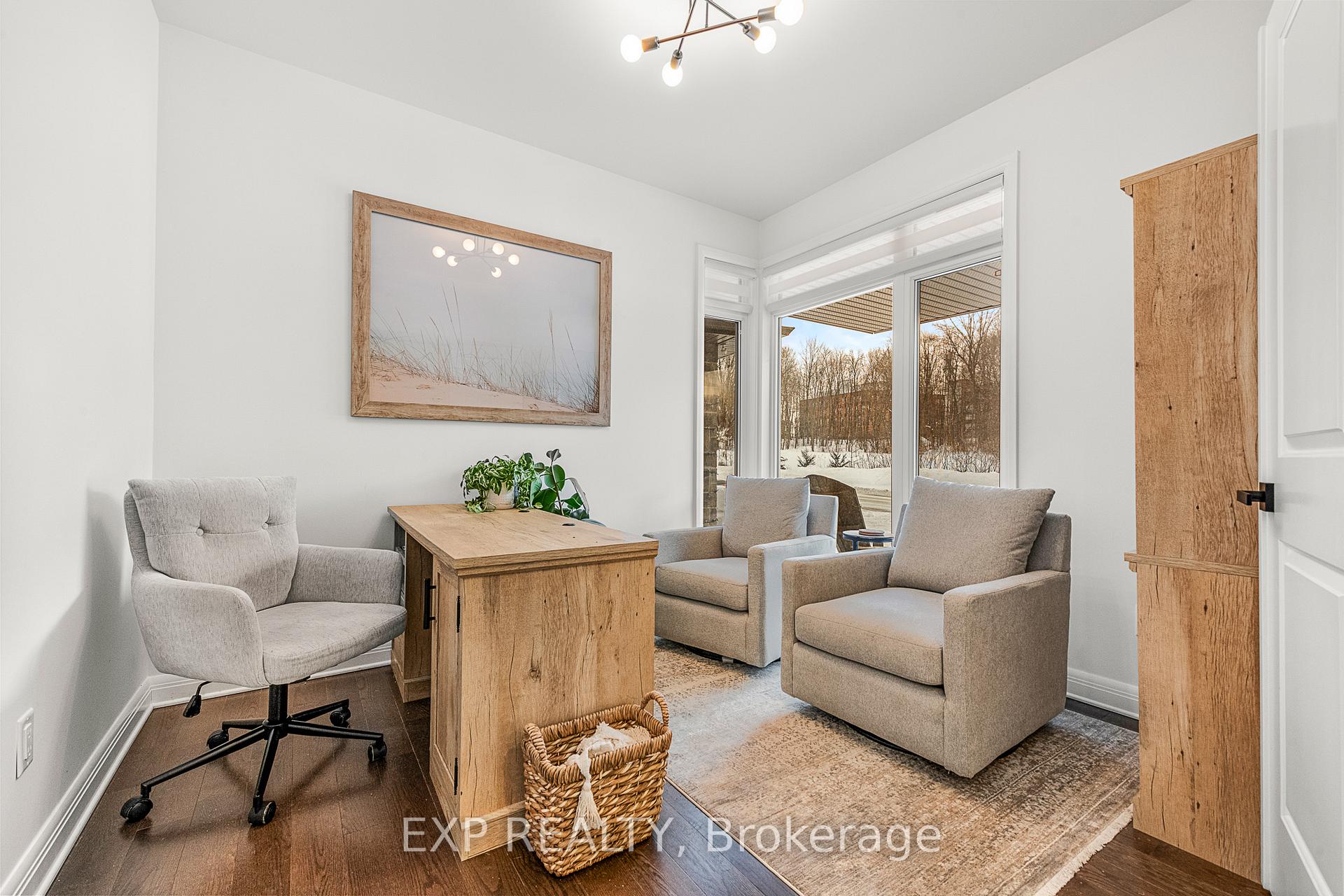 Photo 3 of 204 Avro Circle, Ottawa, CFB Rockcliffe and Area — HOMEH