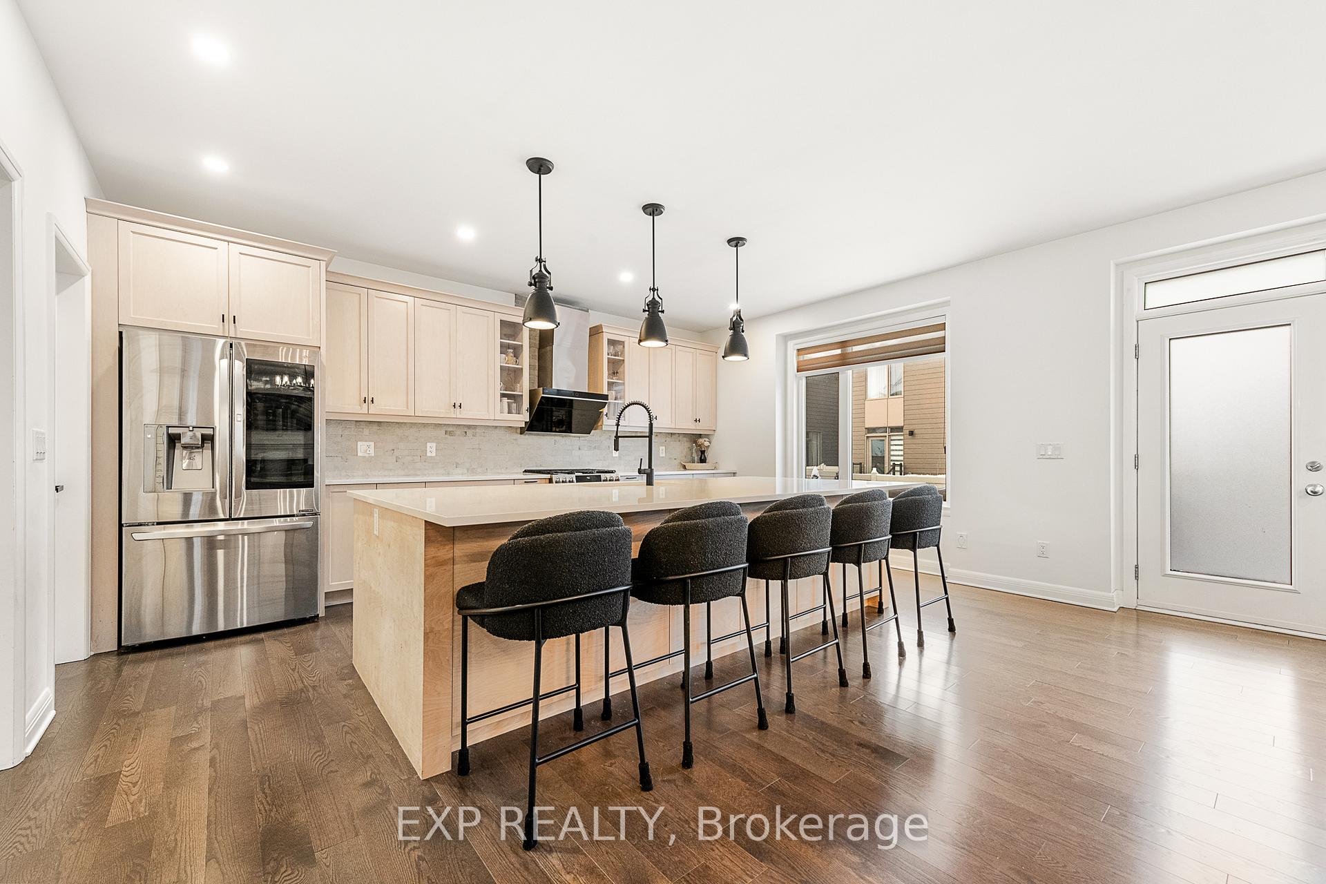 Photo 10 of 204 Avro Circle, Ottawa, CFB Rockcliffe and Area — HOMEH
