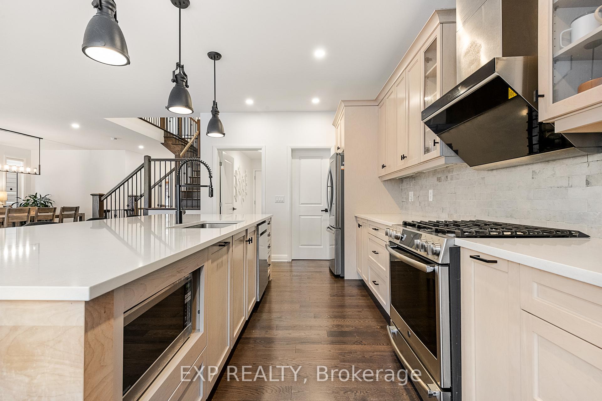 Photo 11 of 204 Avro Circle, Ottawa, CFB Rockcliffe and Area — HOMEH