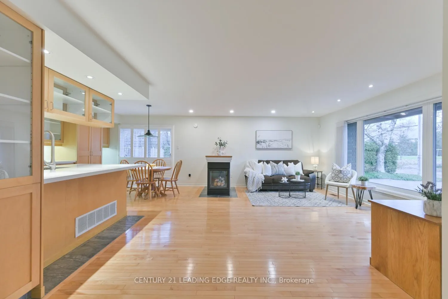 Photo 5 of 188 Krieghoff Avenue, Markham, Unionville — HOMEH