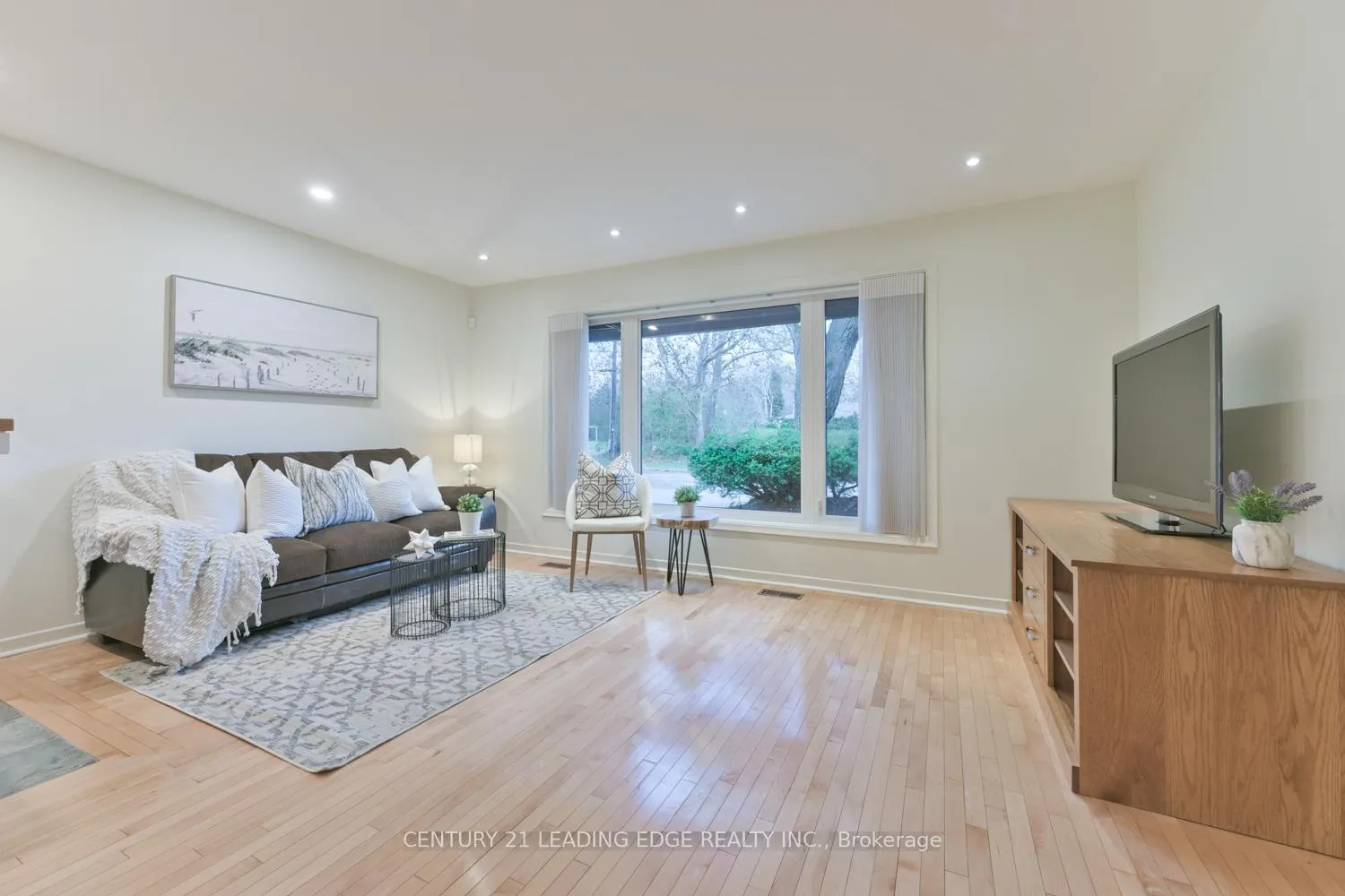 Photo 6 of 188 Krieghoff Avenue, Markham, Unionville — HOMEH