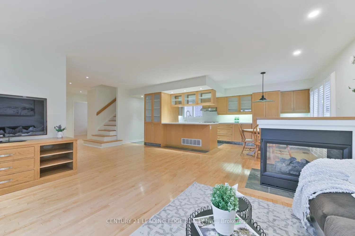 Photo 7 of 188 Krieghoff Avenue, Markham, Unionville — HOMEH