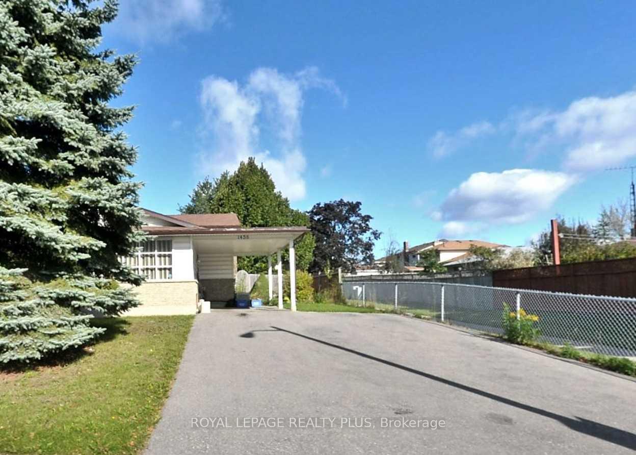 Photo 1 of 1458 Queen's Boulevard, Kitchener, Forest Hill — HOMEH