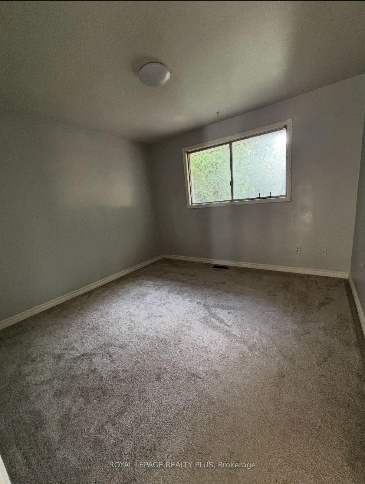 Photo 5 of 1458 Queen's Boulevard, Kitchener, Forest Hill — HOMEH