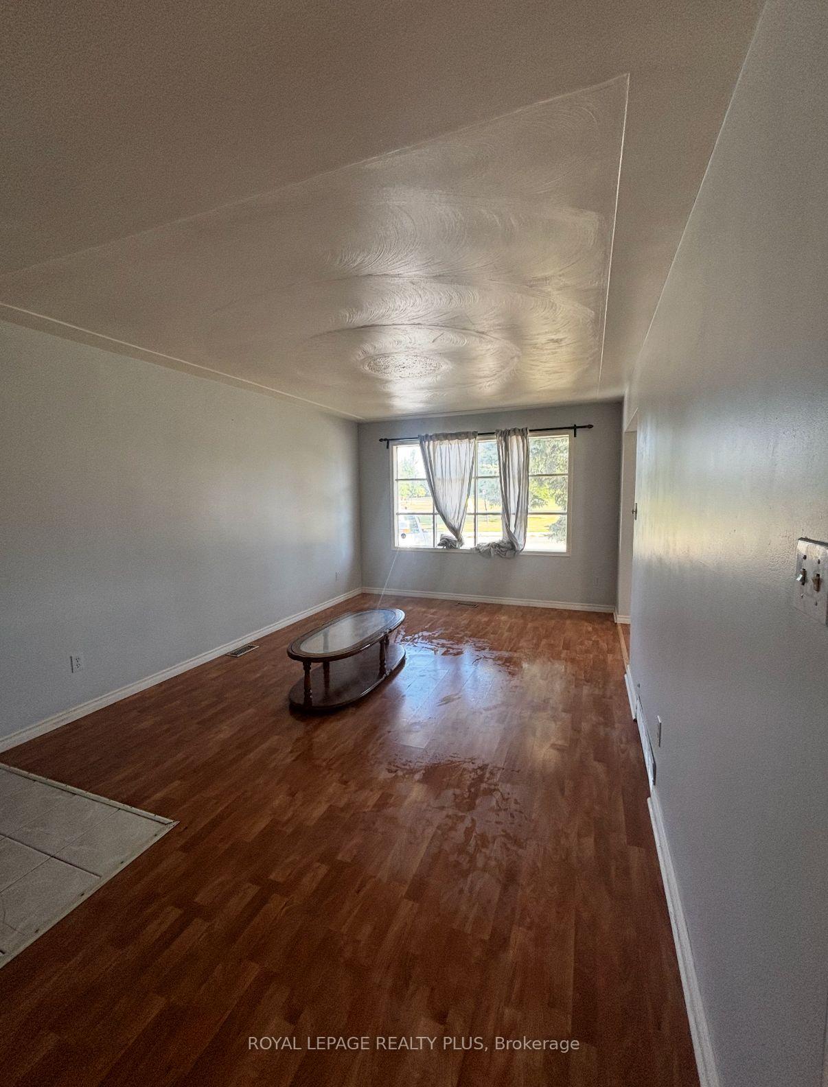 Photo 8 of 1458 Queen's Boulevard, Kitchener, Forest Hill — HOMEH