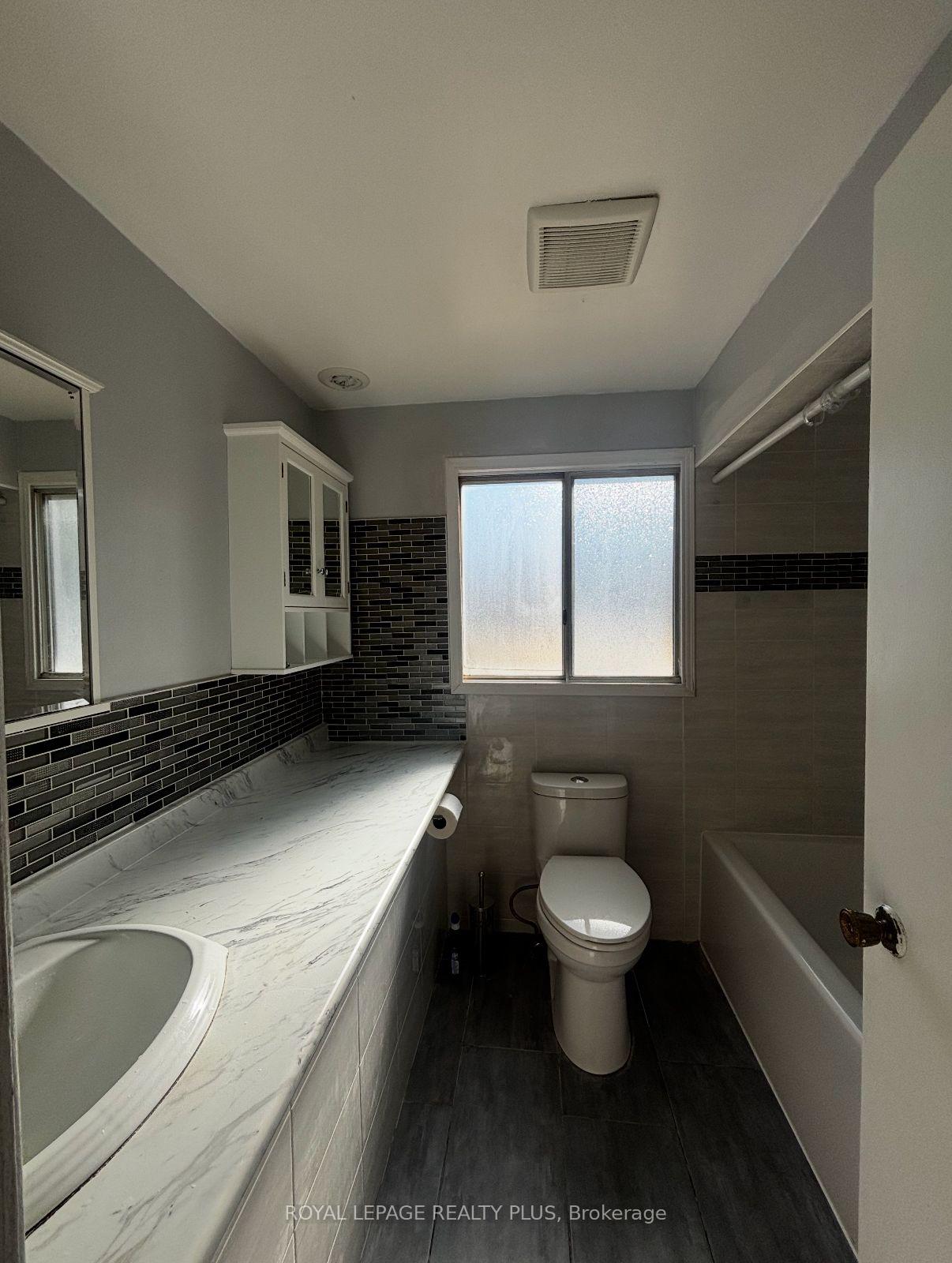 Photo 9 of 1458 Queen's Boulevard, Kitchener, Forest Hill — HOMEH