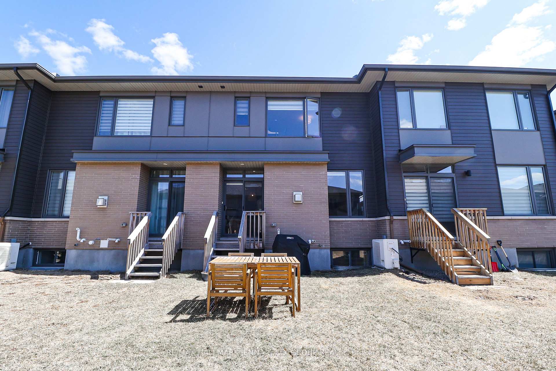 Photo 4 of 511 Pimiwidon Street, Ottawa, CFB Rockcliffe and Area — HOMEH