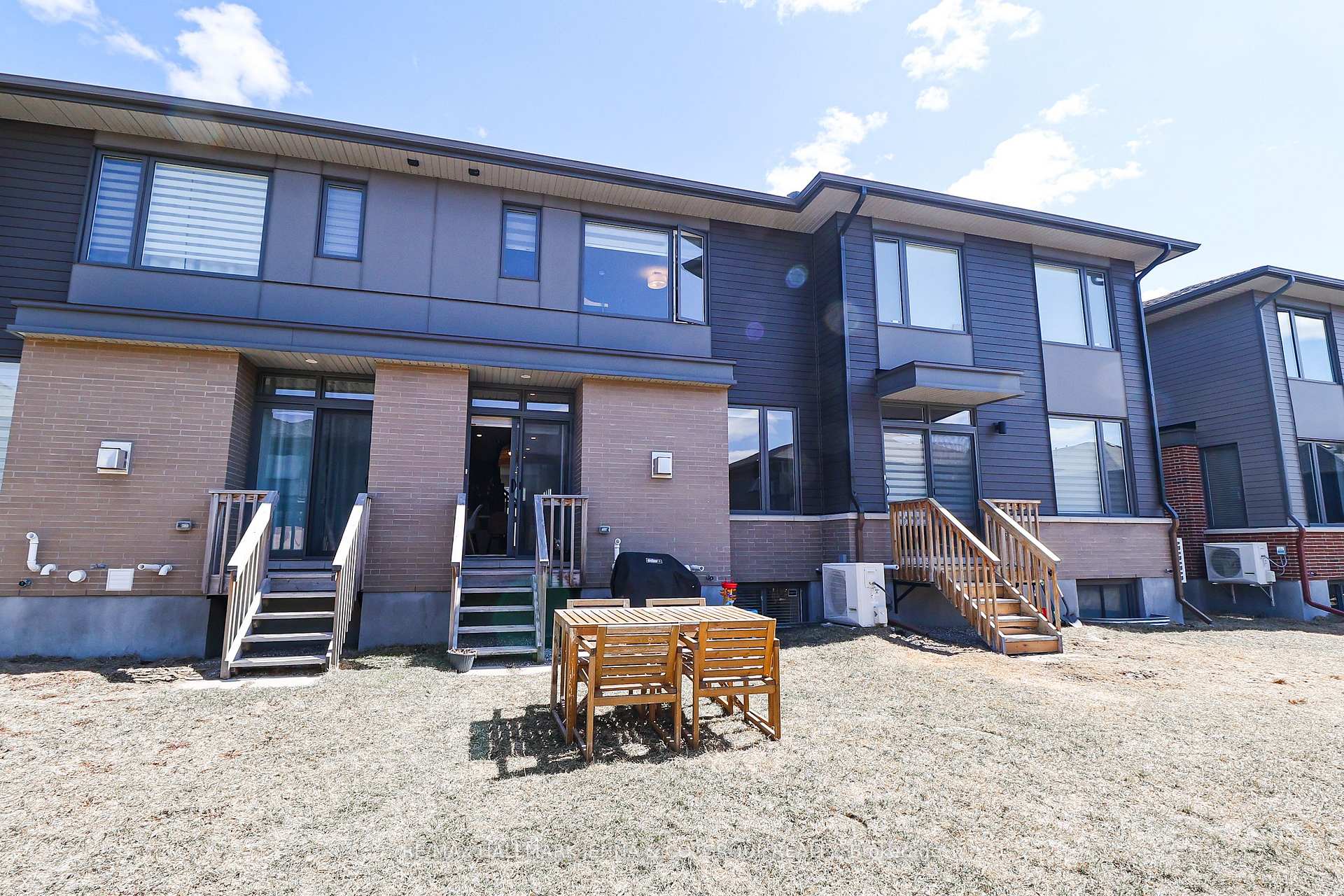 Photo 5 of 511 Pimiwidon Street, Ottawa, CFB Rockcliffe and Area — HOMEH
