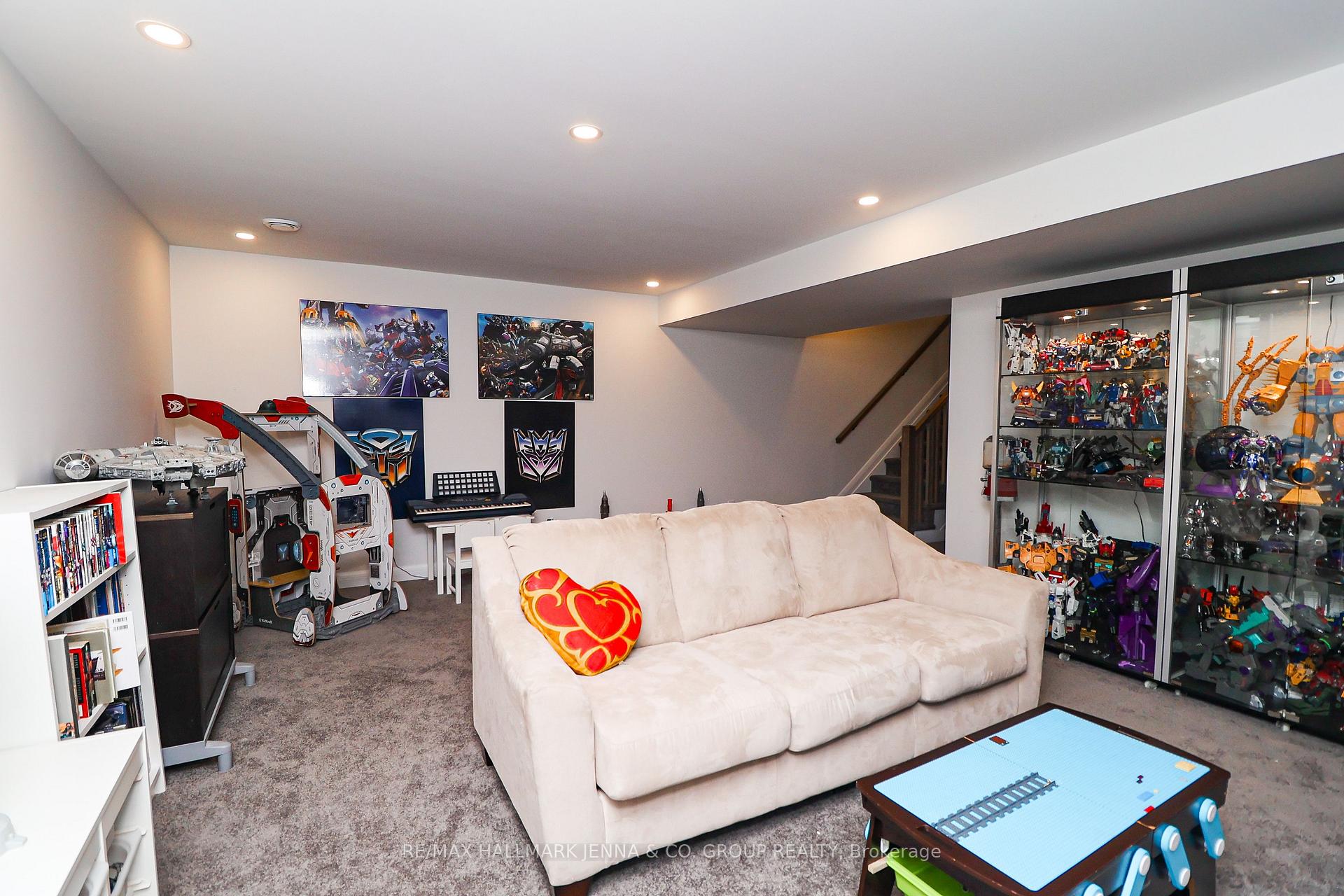 Photo 6 of 511 Pimiwidon Street, Ottawa, CFB Rockcliffe and Area — HOMEH
