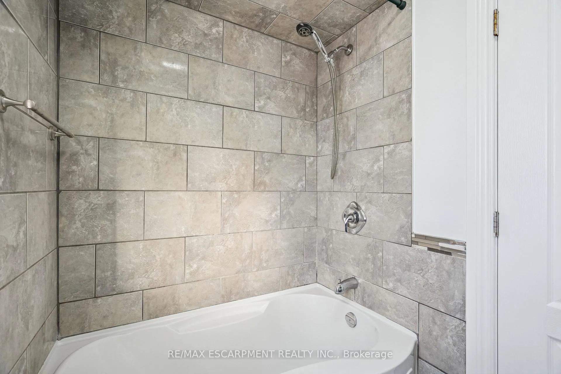 Photo 9 of Unit #4, 1 Elgin Street N, Halton Hills, Acton — HOMEH