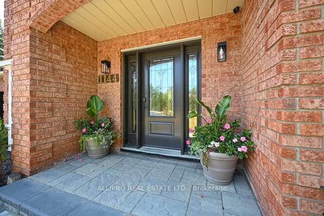Photo 4 of 1144 Rideau Bend Crescent, Ottawa, Manotick East to Manotick Station — HOMEH