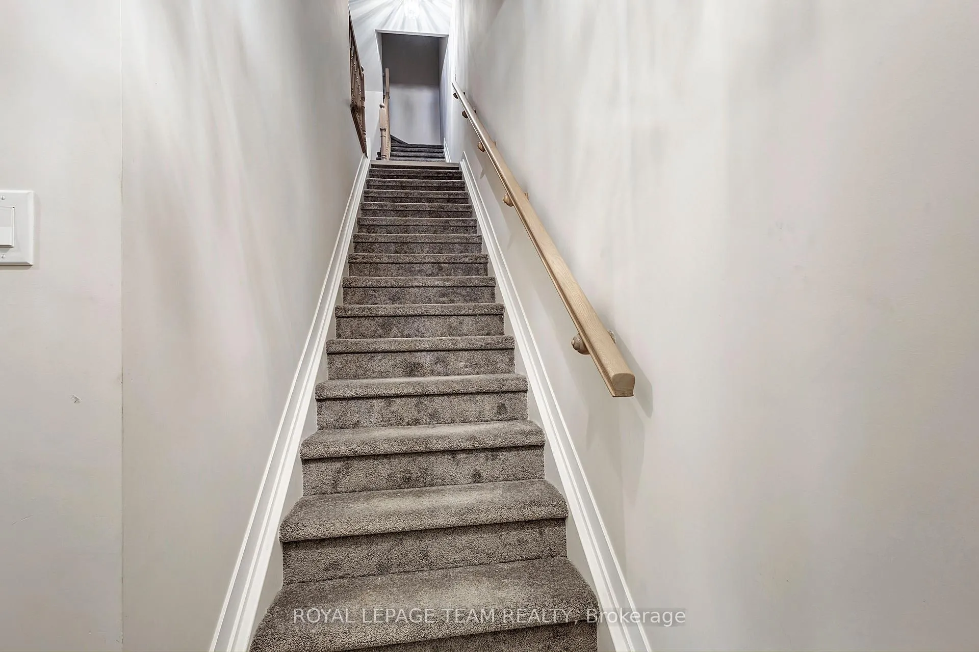 Photo 2 of 804 Parnian Private, Ottawa, Barrhaven - Half Moon Bay — HOMEH
