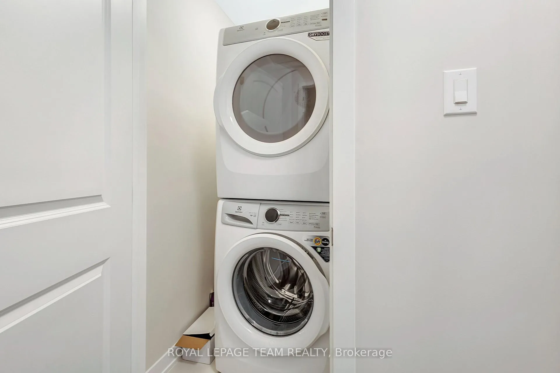 Photo 21 of 804 Parnian Private, Ottawa, Barrhaven - Half Moon Bay — HOMEH