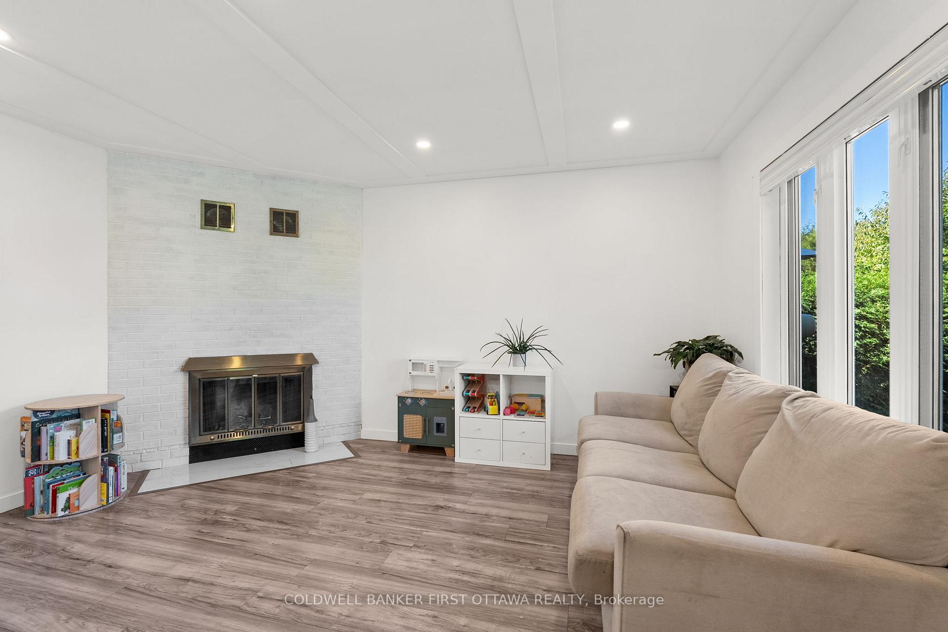 Photo 11 of 109 Borga Crescent, Ottawa, Hunt Club Park/Greenboro — HOMEH