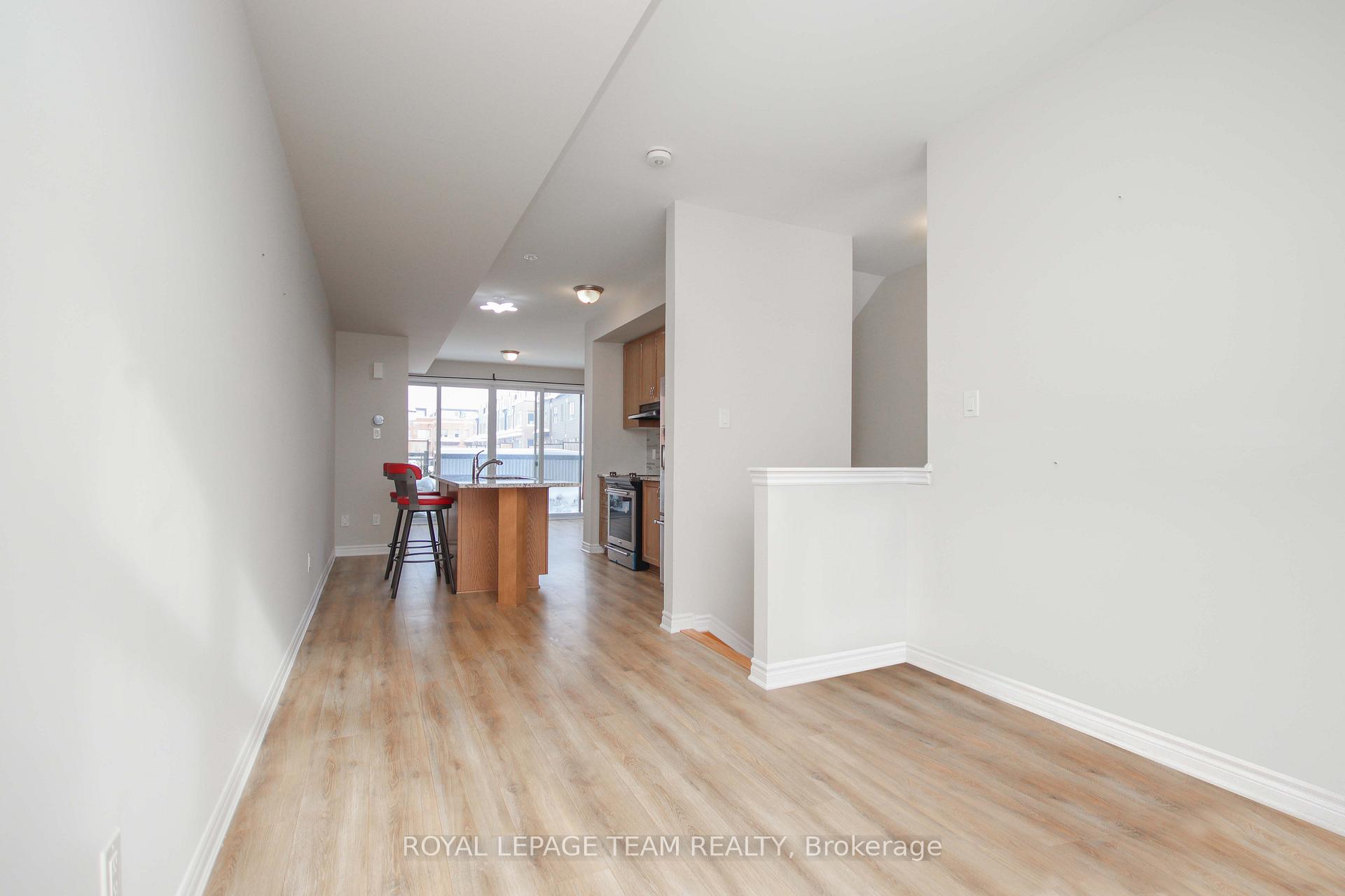 Photo 2 of 799 Mikinak Road, Ottawa, CFB Rockcliffe and Area — HOMEH