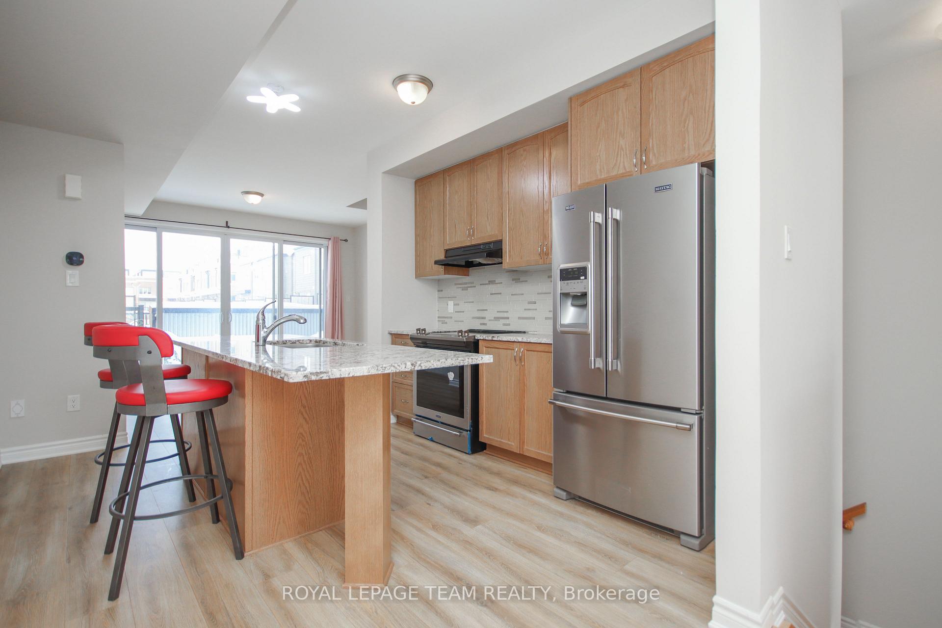 Photo 3 of 799 Mikinak Road, Ottawa, CFB Rockcliffe and Area — HOMEH